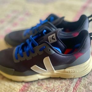 VEJA men's size 10 brand new blue grey